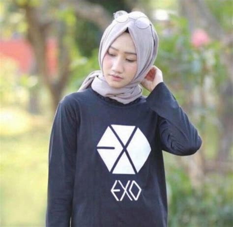 Bahkan ia selalu terlihat cocok dan bagus mengenakan pakaian apapun. 33+ Kaos Lengan Panjang Exo, Model Terkini!