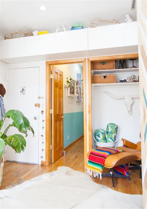 This Tiny 280 Square Foot Nyc Studio Is Incredibly Cute And Organized