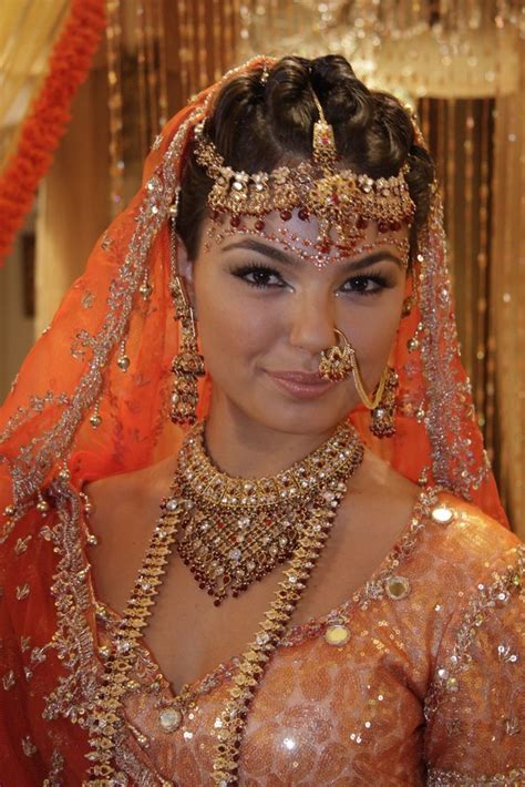 Camila em Caminho das Índias Uma verdadeira noiva indiana Noivas