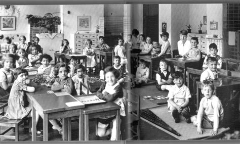Anne Frank At Montessori School Fotos