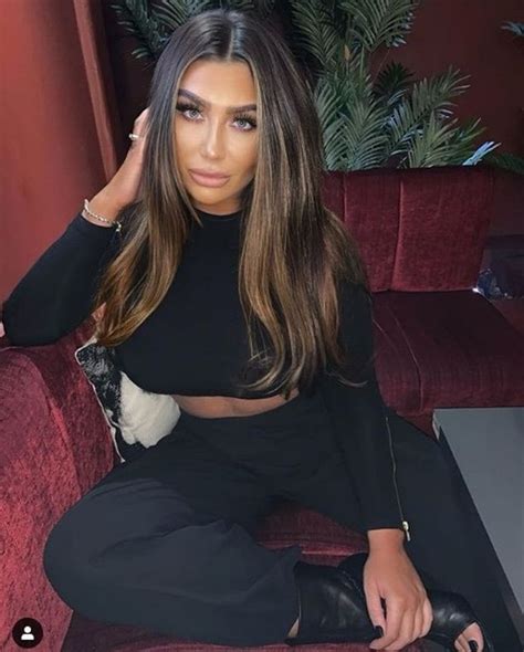 Lauren Goodgers Fans Beg Her To Ditch Lip Fillers After She Posts Snap