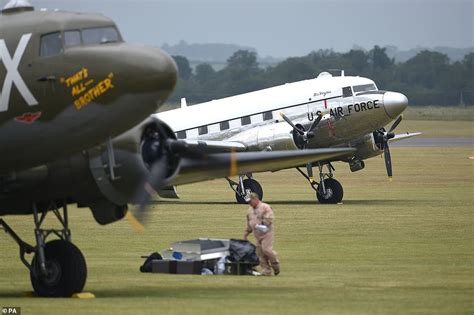 30 Dakotas Fly From Raf Duxford For 75th D Day Anniversary Daily Mail