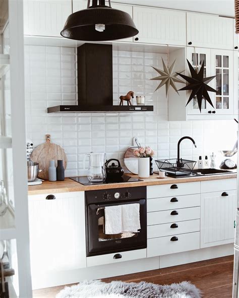Marble subway tile back splash. Pin by Suzanne Tate Interior Designer on Home Décor ...
