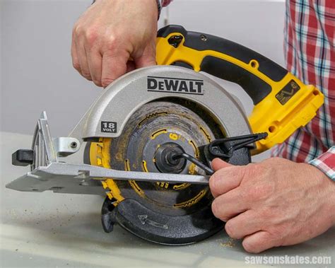 Check spelling or type a new query. how-to-change-circular-saw-blade-3 - Saws on Skates
