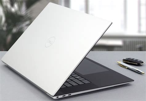 Dell Xps 17 9700 Review A 17 Inch Laptop Inside Of A 15 Inch Chassis