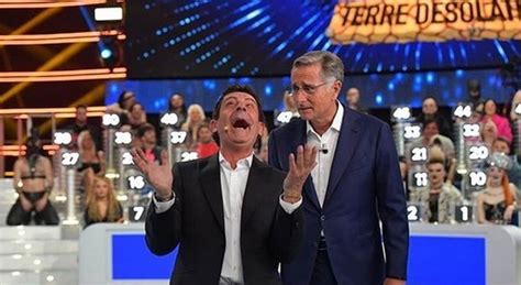 Le sue condizioni non migliorano affatto… gabriele marchetti è rimasto paralizzato in seguito a una caduta sui rulli di «ciao darwin». Ciao Darwin, una concorrente dopo l'incidente: «Ci hanno ...