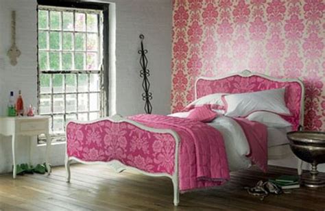 Cute Bedroom Interior Design With Bold Pink Wallpaper Pink Room Decor