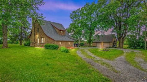 Circa 1945 Stone Cottage Home For Sale Wgarages On 47 Acres Kansas