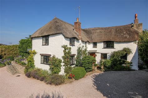 A 'quintessential English cottage' in Devon with endless charm ...