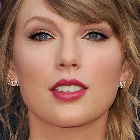 Taylor Swift S Makeup Photos And Products Steal Her Style Taylor Swift Makeup Taylor Swift