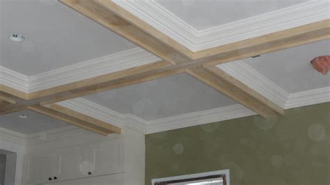 35 decorative coffered ceiling design ideas (with pictures) #cofferedceiling #waffleceiling this post compares a tray ceiling and coffered ceiling and explains the difference between the two. Coffered Ceiling Pictures | Belezaa Decorations from ...