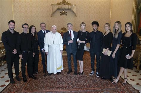 Sylvester Stallone E La Sua Famiglia Ricevuti Da Papa Francesco In