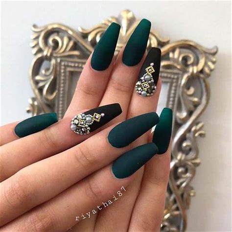 Stunning And Elegant Emerald Green Nail Designs For You Women