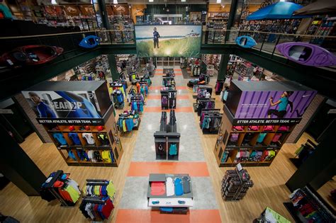 Dicks Sporting Goods To Revamp Stores To Appeal More To Women Bloomberg