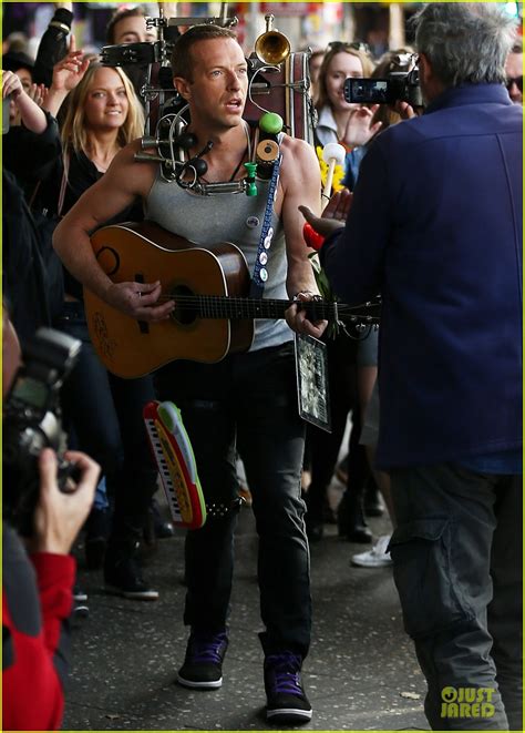 Chris Martin Flaunts Muscles For Coldplay S A Sky Full Of Stars Music Video Photo 3137559