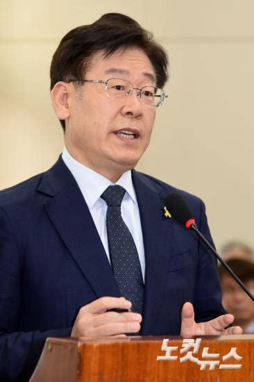 의원들의 질의에 답변하는 이재명 성남시장 노컷뉴스