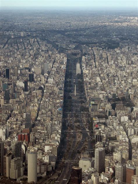 El 19 de julio, en sesión secreta, el diputado medrano hizo aprobar una modificación a la fórmula del juramento, con la intención de el martes 9 de julio de 1816 no llovía como en aquel 25 de mayo de hacía seis años. The Widest Street in the World | 9 de Julio Avenue, Argentina