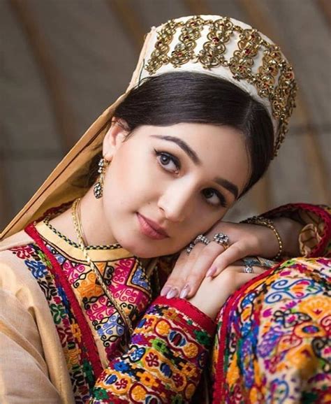 Turkmen Girl Turkmenistan Traditional Garment Fashion Beauty Free T