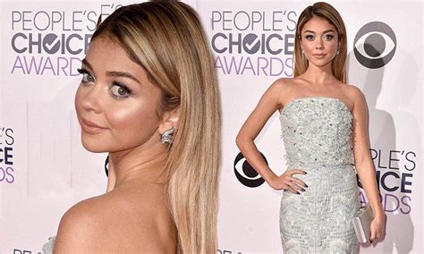 Sarah Hyland Shows Off Her Blonde Hair At People S Choice Awards