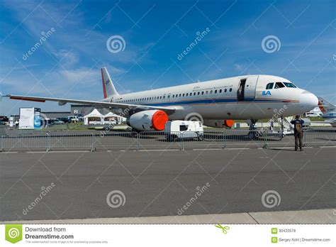 Airplane German Aerospace Center Dlr Airbus A320 232 Atra Editorial