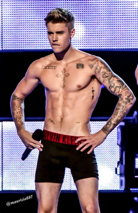 Justin Bieber Strips Fashion Rocks Justin Bieber Photo