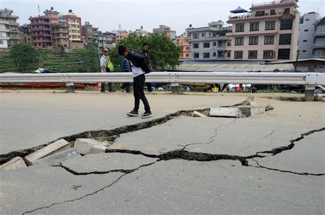 1950 8.6 earthquake in india kills 20,000 to 30,000; How the Nepal Earthquake Happened - WSJ
