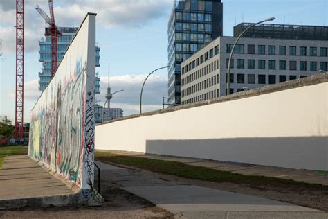 12 Fascinating Facts About The Berlin Wall You Did Not Know