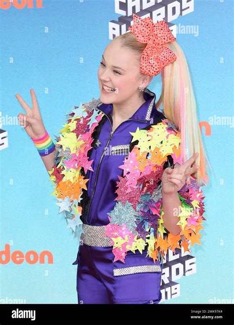 Jojo Siwa Arrives At The Nickelodeon Kids Choice Awards On Saturday