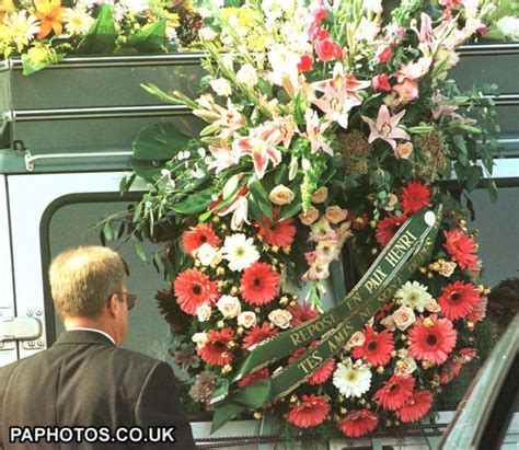 Some 2.5 billion tv viewers watch princess diana's funeral. 140 best images about Princess Diana's Funeral on Pinterest