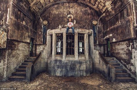 Photographer Captures The Grand Abandoned Buildings Of Europe Daily