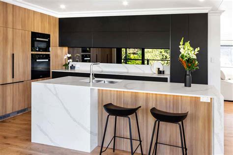 A Guide To Backsplashes In 2020 White Modern Kitchen