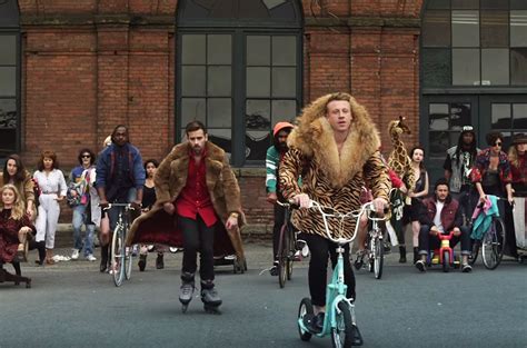 Macklemore And Ryan Lewis Thrift Shop Video Passes 1 Billion Youtube