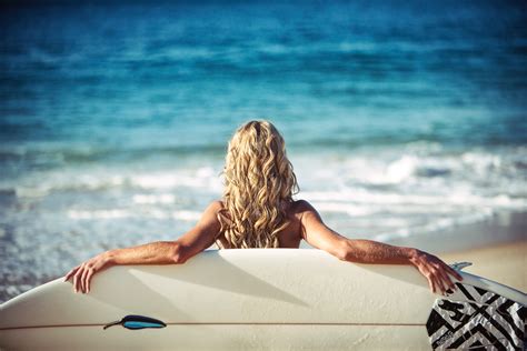 무료 이미지 서핑 보드 Surfing Equipment 휴가 하늘 여름 금발 아름다움 서퍼 머리카락 비키니 바다 장난 사진술 선탠 바닷가 대양