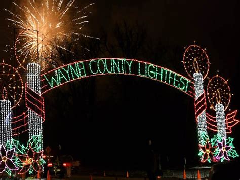 The 6 Best Places In Michigan To See Lights This Holiday Season Plus