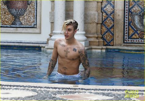 Justin Bieber Goes Shirtless For A Swim At The Versace Mansion Photo