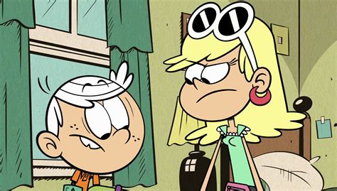 the loud house lincoln and leni hold up like hug by b