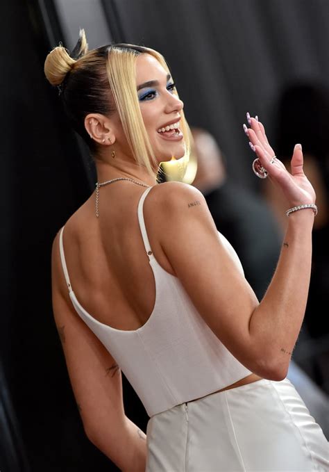 On sunday, the singer proved just how much with a performance of levitating and don't start now the 2021 grammys that. Dua Lipa's '90s-Inspired Hairstyle at the 2020 Grammys ...