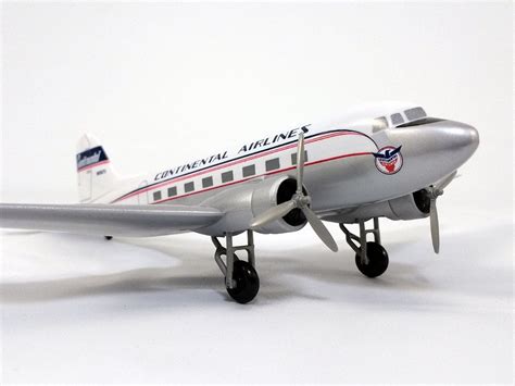 Douglas Dc 3 Continental Airlines 1100 Scale Model