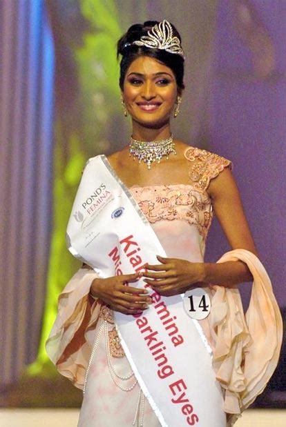 Pond S Femina Miss India 2005 Miss Beautiful Smile Priya Nayar 2005