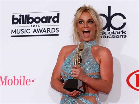 Britney Spears Regressa Ao Palco Dos Prémios Mtv