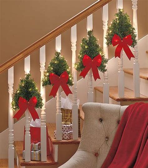 30 Decorating Stair Rails For Christmas Decoomo