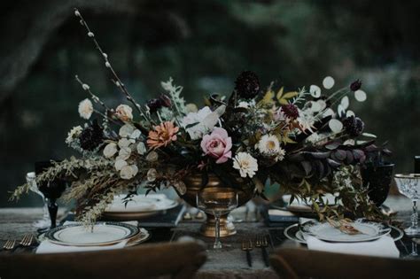 15 Ways To Use Moody Wedding Colors In Your Decor