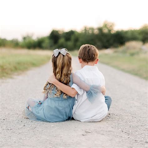 35 Creative Brother And Sister Photoshoot Ideas