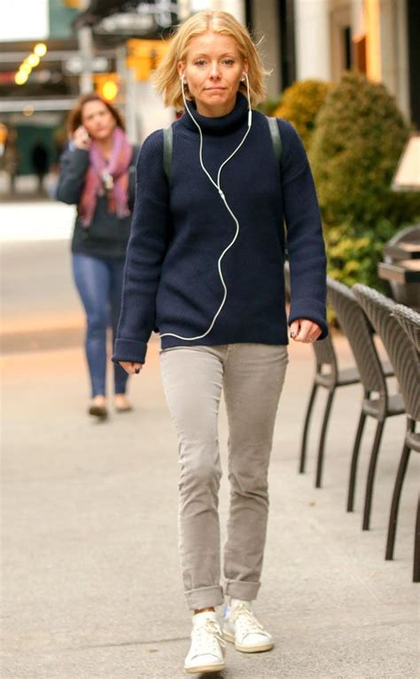 Kelly Ripa Goes Without Makeup Again During Stroll In New York E
