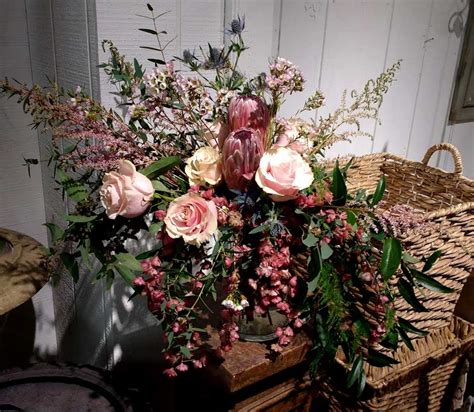 Flower Arranging Made Easy A Simple Way To Arrange Flowers At Home