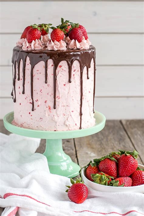 Year after year chocolate cake is rated the most popular by people all over the world. Chocolate Strawberry Cake : Liv for Cake