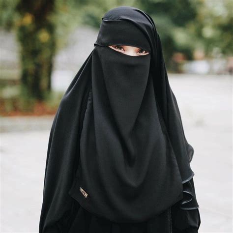 Pin By Alexa June On Elegant Niqab Fashion Niqab Fashion