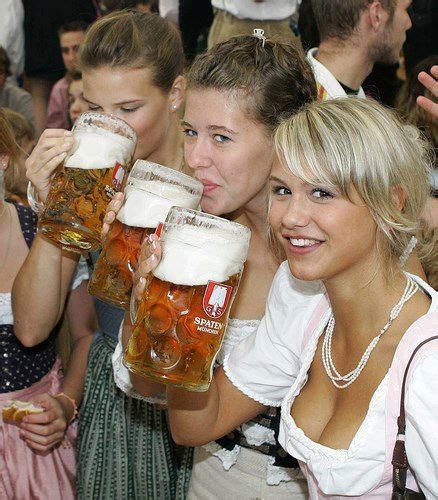 Prosit Oktoberfest Beer Fraulein S Beer Girl German Beer Girl Oktoberfest