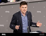 Berlin, Deutschland. 27th Jan, 2022. Fabian Funke, SPD, speaks in the ...