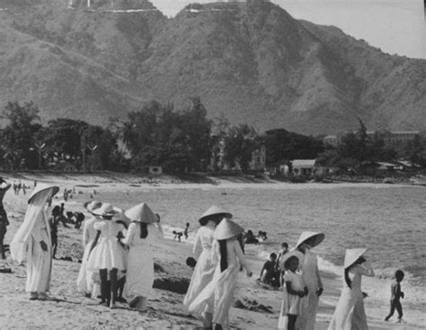 Fascinating Vintage Photographs Capture Vietnamese Women In Ao Dai On